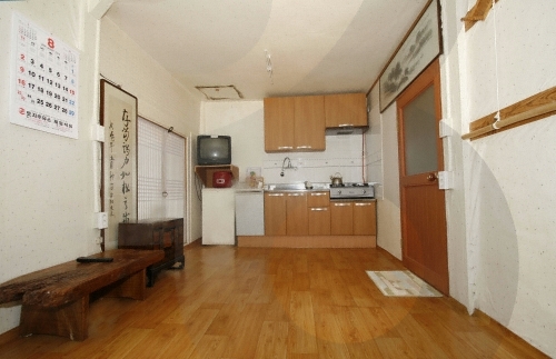 Gokjeongjae House (Geumhwallakji) (곡전재 전통한옥펜션)