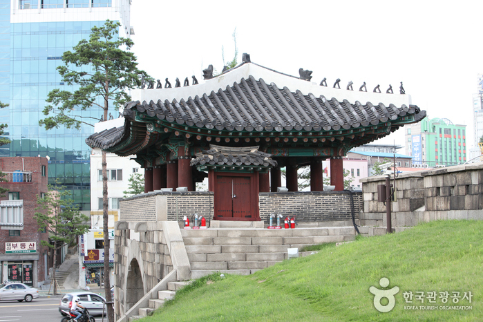 thumbnail-Gwanghuimun Gate (광희문)-2