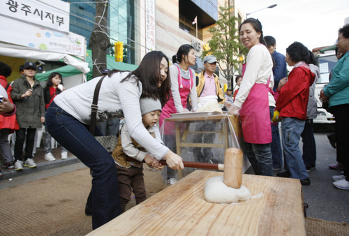 7080 Chungjang Recollection Festival (추억의 7080 충장축제)