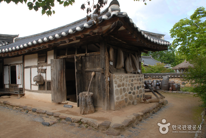 Cheongpung Cultural Heritage Complex (Cheongpung Cultural Heritage Complex)(청풍문화재단지)