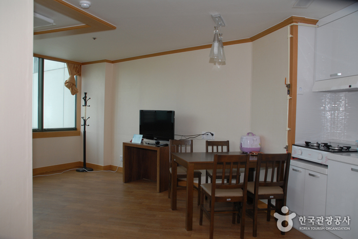 Chungjuho Resort (충주호리조트)