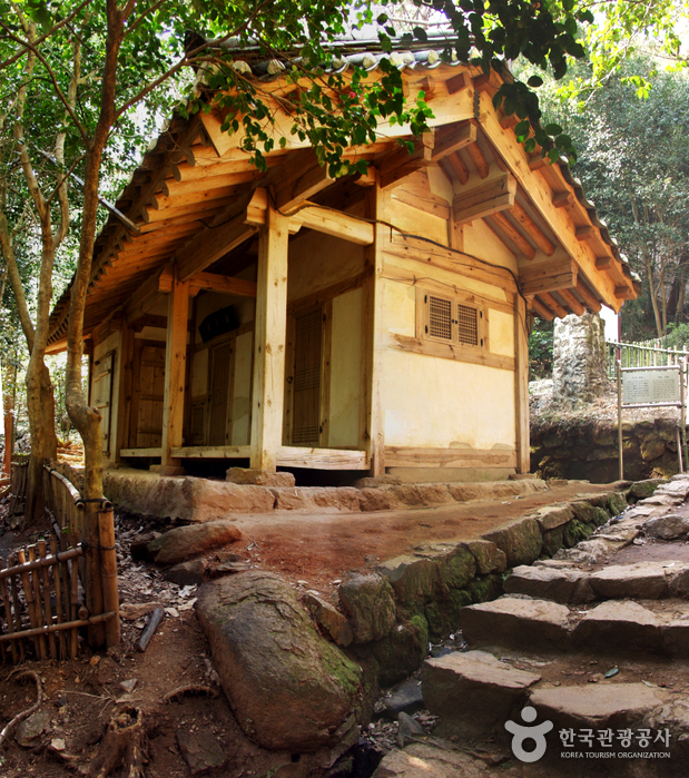 Dasan Chodang (Dasan Jeong Yak-yong historical site) (다산초당(다산 정약용 유적지))