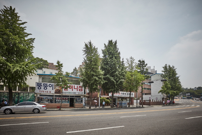 Jangchung-dong Jokbal Street (장충동 족발 골목)