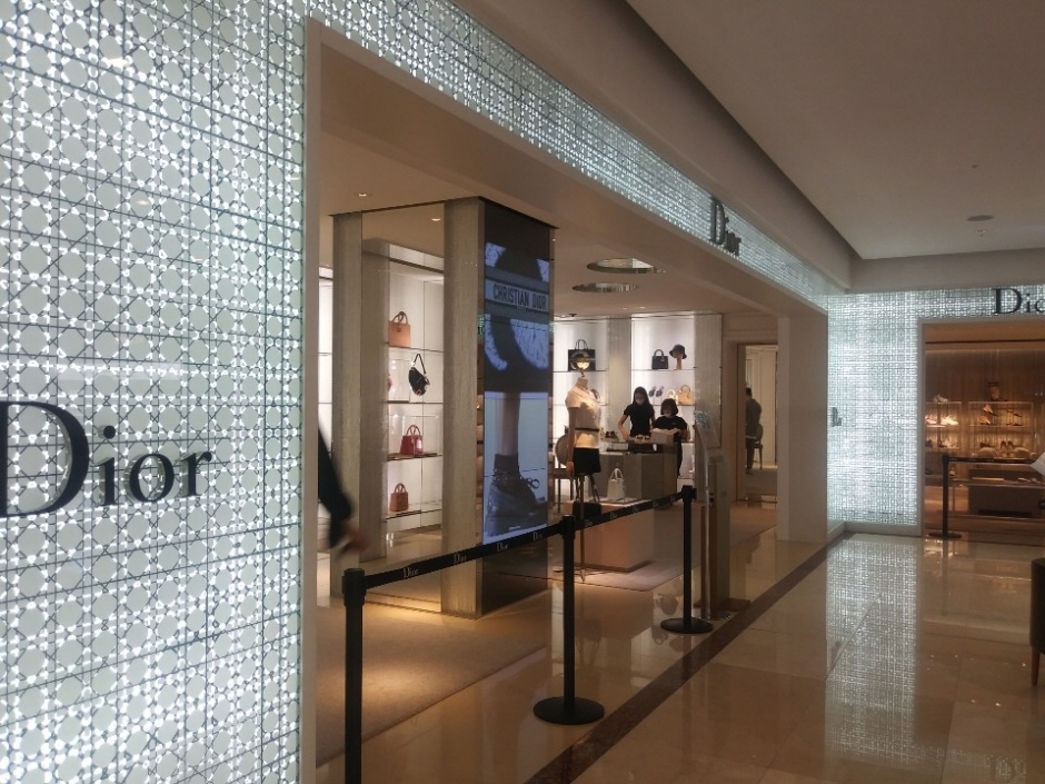 Dior - Hyundai Apgujeong Main Branch (1F) [Tax Refund Shop] (디올 현대 본점 1층)