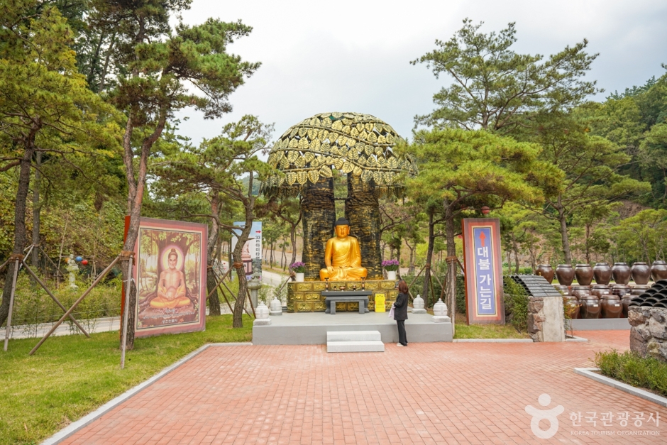 Manbulsa Temple (Yeongcheon) (만불사(영천))