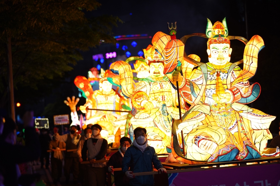 Фестиваль лотосовых фонарей в Пусане (부산연등회 )