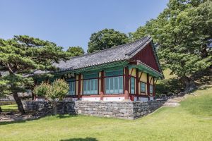 Cheongjuhyanggyo Confucian School (청주향교)