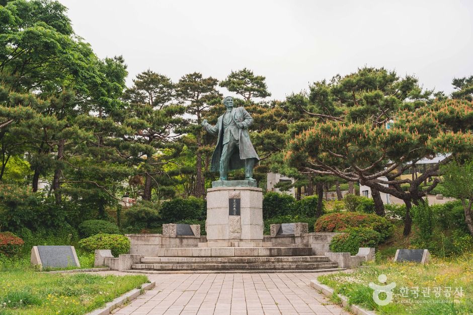 이봉창 의사 동상