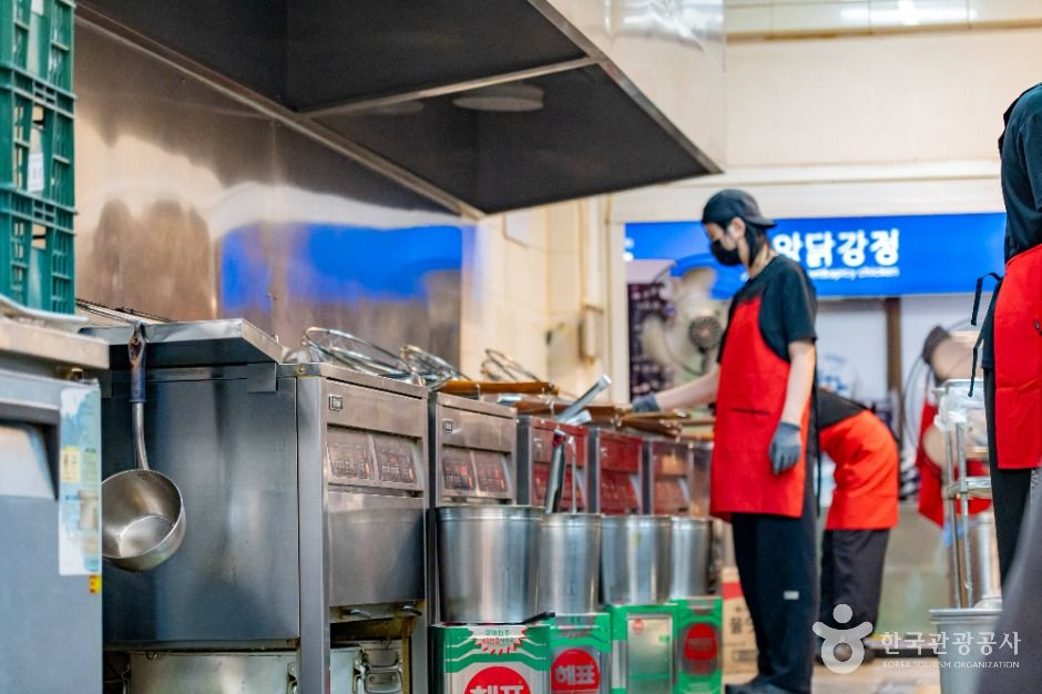 속초관광수산시장 닭강정골목