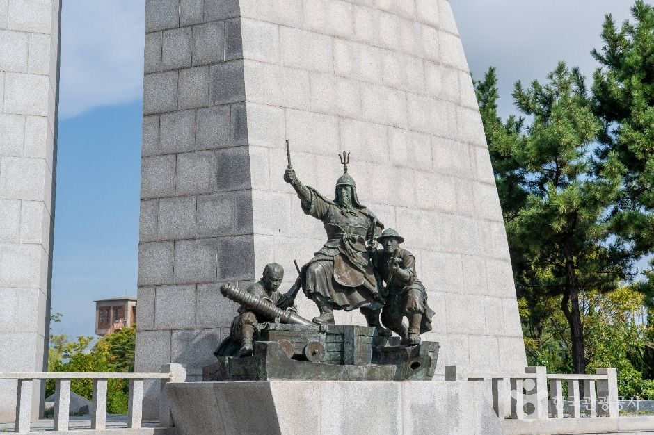 진포대첩 기념탑