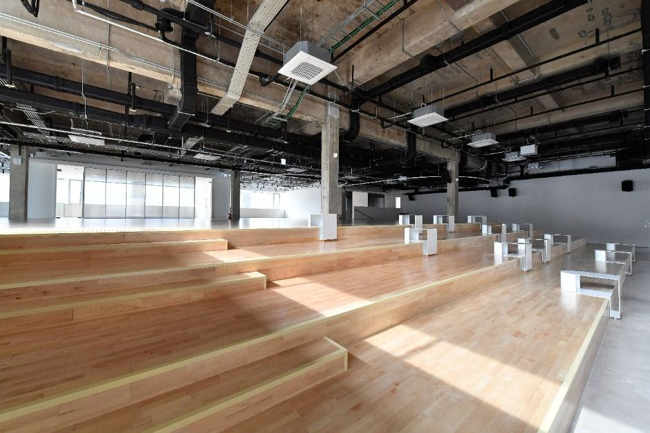 복합문화공간 111씨엠(111CM)