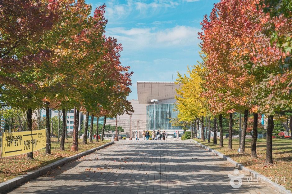 thumbnail-대전엑스포시민광장-3