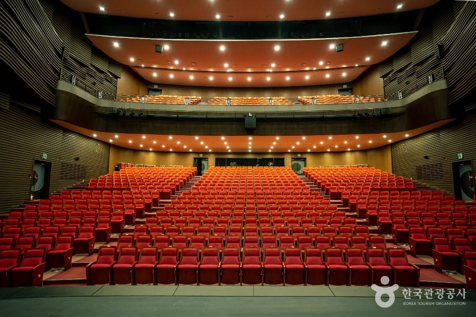 thumbnail-안성맞춤아트홀-3