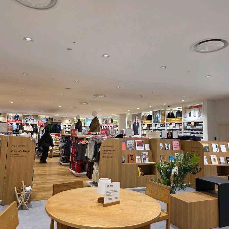Uniqlo - Shinsegae Department Store Daegu Branch [Tax Refund Shop](유니클로 신세계백화점 대구점)