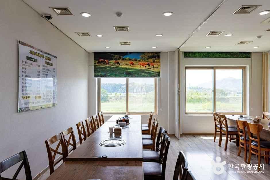 thumbnail-괴산한우타운-9
