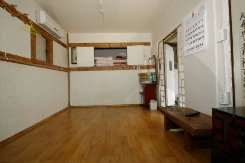 Gokjeongjae House (Geumhwallakji) (곡전재 전통한옥펜션)
