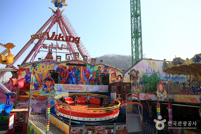 Korean Version of the Weekend Amusement Park