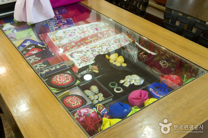 Магазин традиционного костюма ханбок и постельных принадлежностей HanSoonRye (한순례한복침구)4