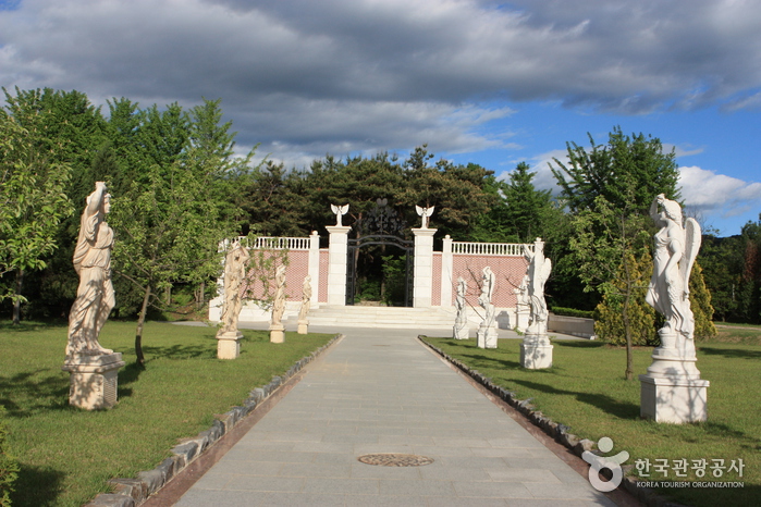 The Botanical Garden BCJ (Byeokchoji) (벽초지 문화수목원)