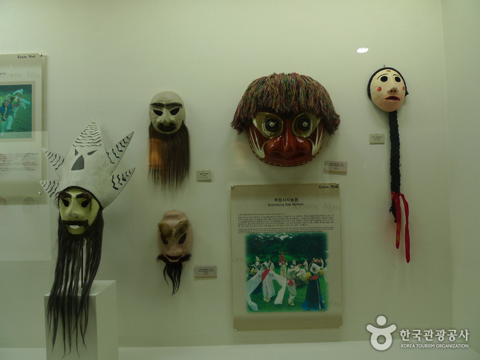 Hahoe Mask Museum (하회동 탈 박물관)