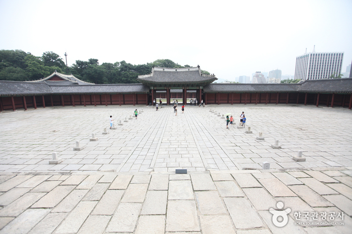 Changdeokgung Injeongmun Gate (창덕궁 인정문)