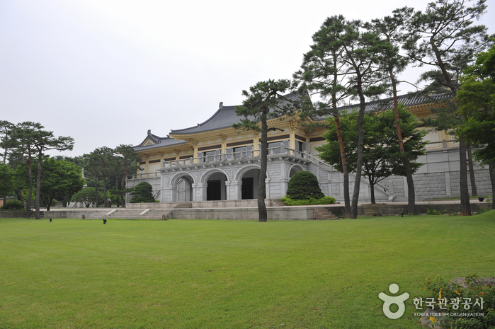 湖岩美术馆(호암미술관)