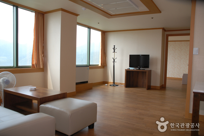 Chungjuho Resort (충주호리조트)
