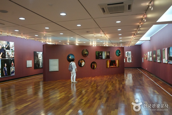 Donggang Museum of Photography (동강사진박물관)0
