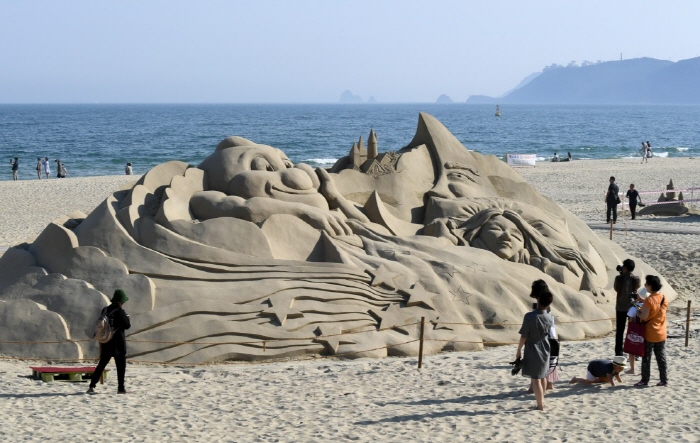 Фестиваль песка на пляже Хэундэ в Пусане (해운대 모래축제)