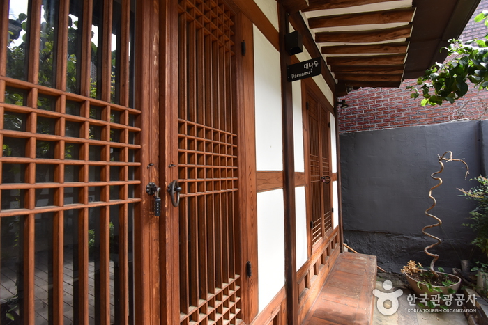 The Place Seoul (traditional Korean-style guesthouse) [Korea Quality] / 멀티스페이스 곳 [한국관광 품질인증]