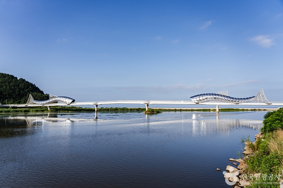 Uljin Euneo Bridge (울진은어다리)