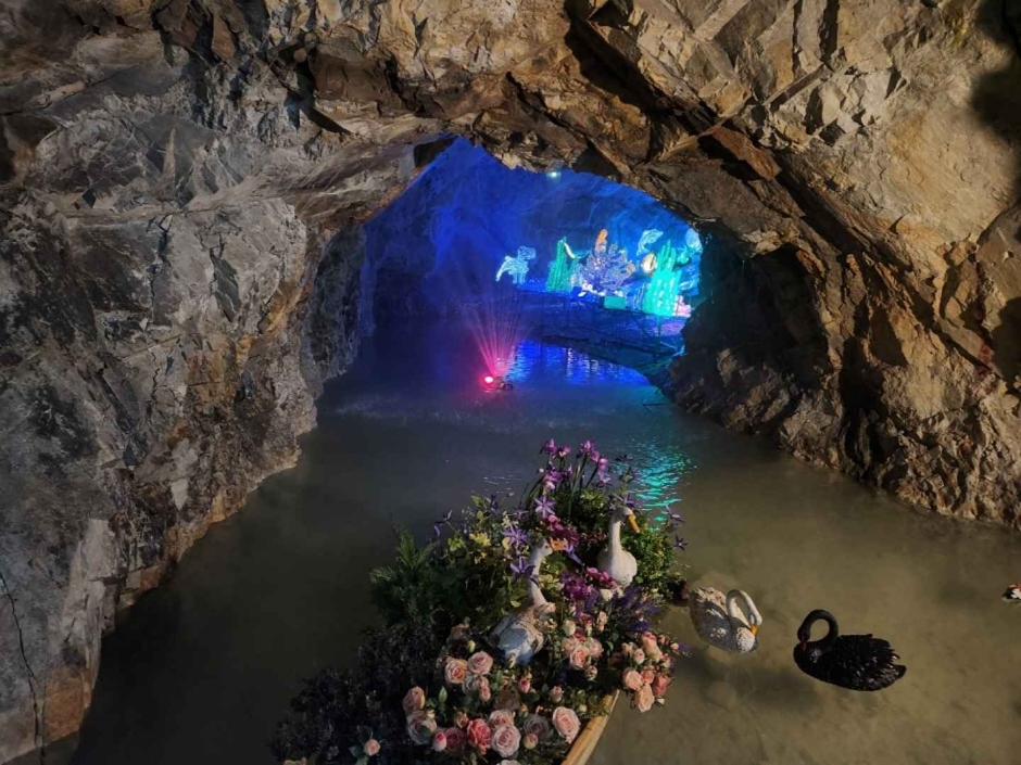 충주 활옥동굴