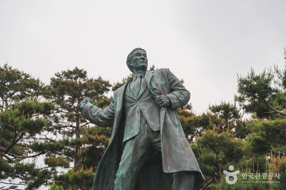이봉창 의사 동상