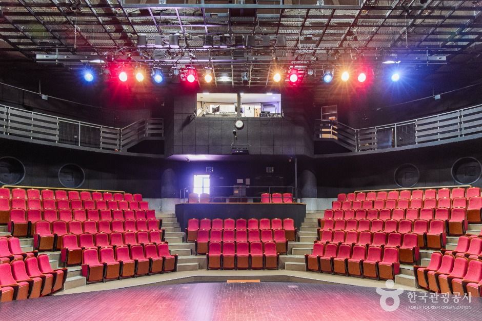 thumbnail-익산시솜리문화예술회관-5