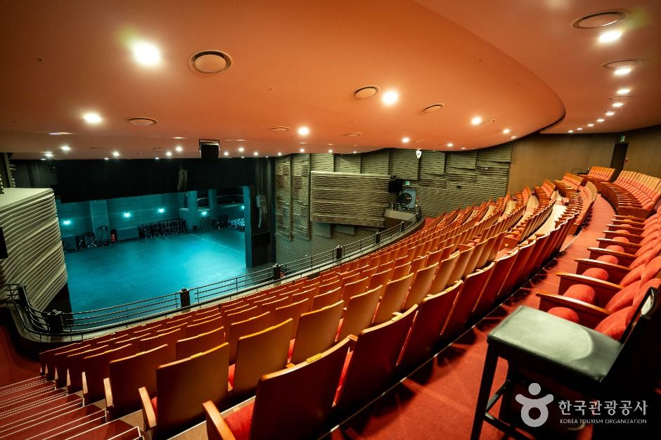 thumbnail-안성맞춤아트홀-4