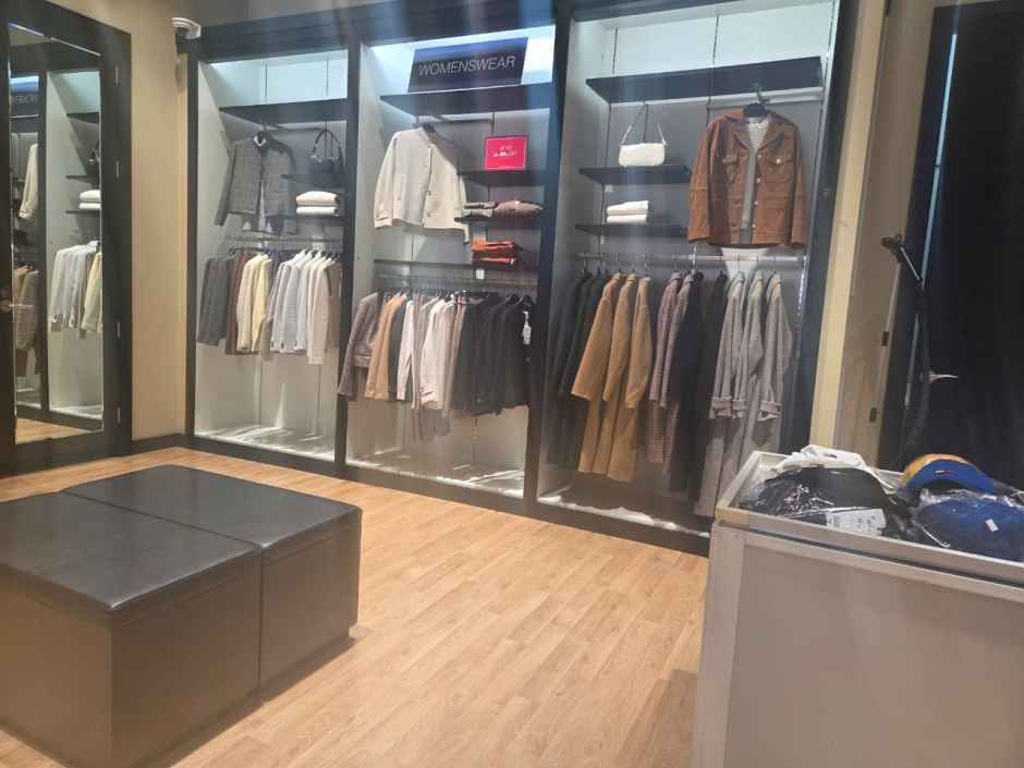 thumbnail-Tommy Hilfiger - Lotte Outlets Buyeo Branch [Tax Refund Shop](타미힐피거 롯데아울렛 부여점)-4