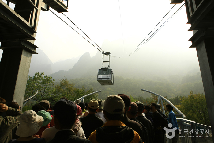 Seorak Sogongwon Cable Car Tour (설악 케이블카)