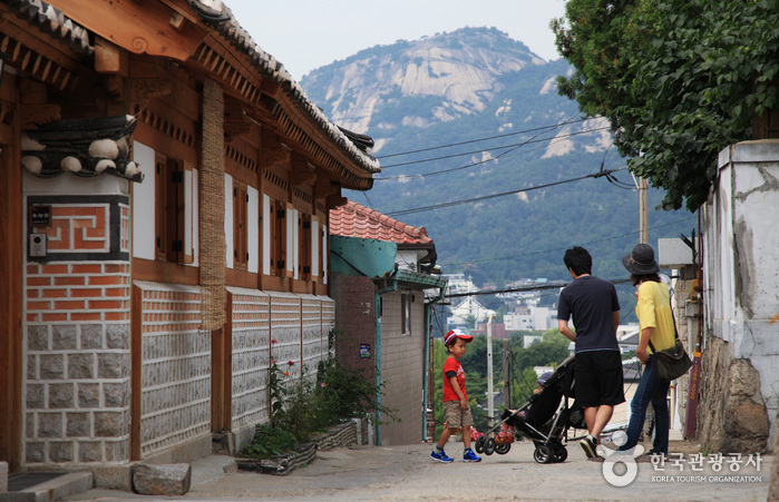 Bukchon Hanok Village (북촌한옥마을)