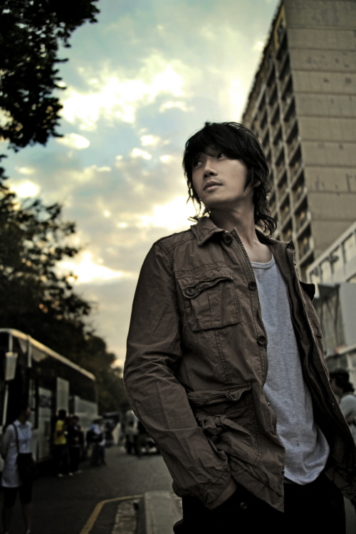 Ji Sung 