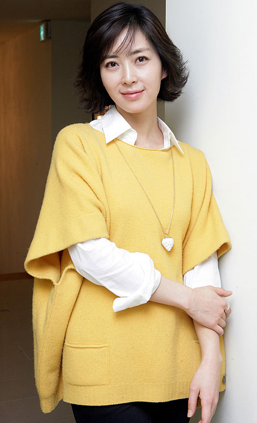 Song Yun-A (송윤아)