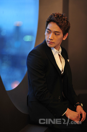 Jung Ji-hoon (정지훈) or Rain (비)