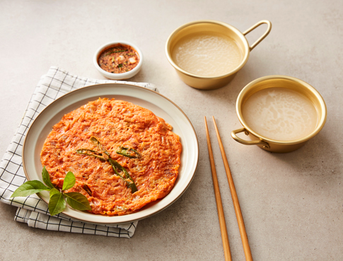 Kimchi-jeon y makgeolli