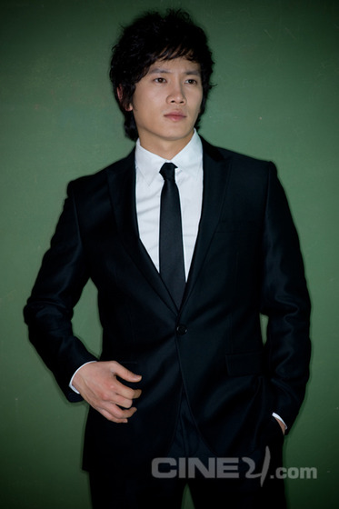 Ji Sung 