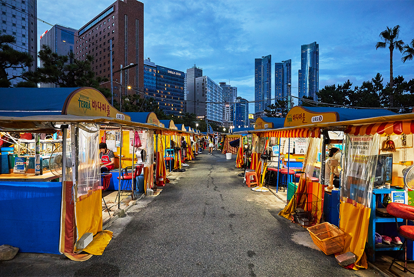 Zone des stands de rue ‘pojang macha’ à Haeundae 