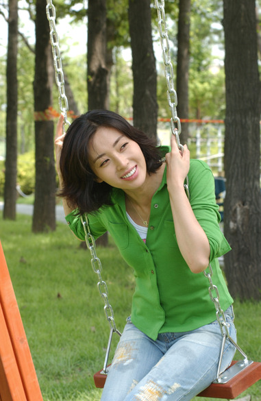 Song Yun-A (송윤아)