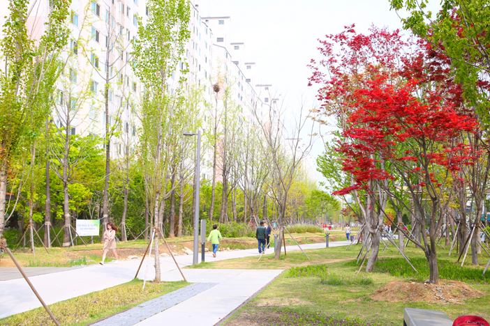 Parque del Sendero Gyeonguiseon (cortesía de la Oficina Administrativa de Mapo-gu).