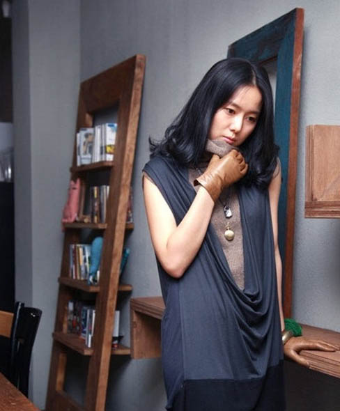 Yoon Jin-seo (윤진서)