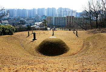 Tomb of Patriot Min Yeong-hwan