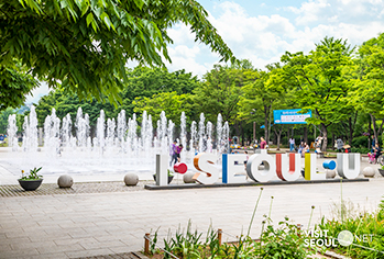 Seoul Forest (Left credit: Seoul Tourism Organization)