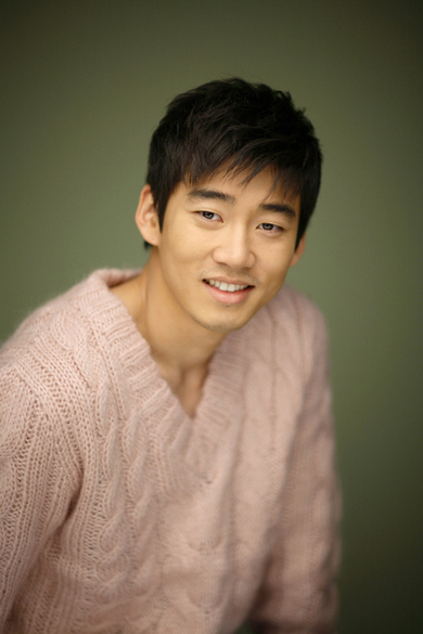 Yoon Kye-Sang (윤계상)